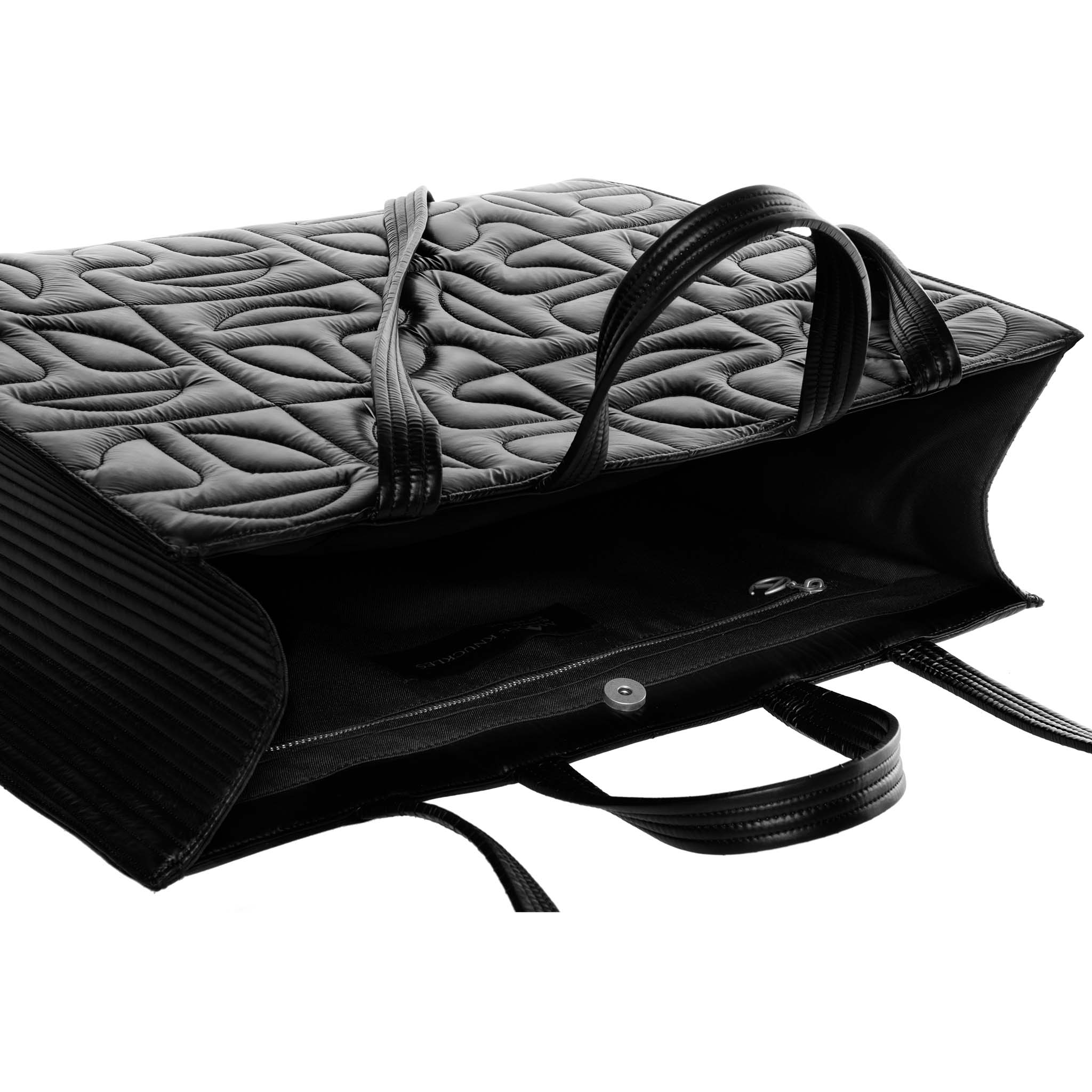 MOOSE-KNUCKLES-TELFAR-QUILTED-LARGE-SHOPPER-BLACK-INTERIOR_c09d6a11-0556-4e89-a369-db4602d3eea0