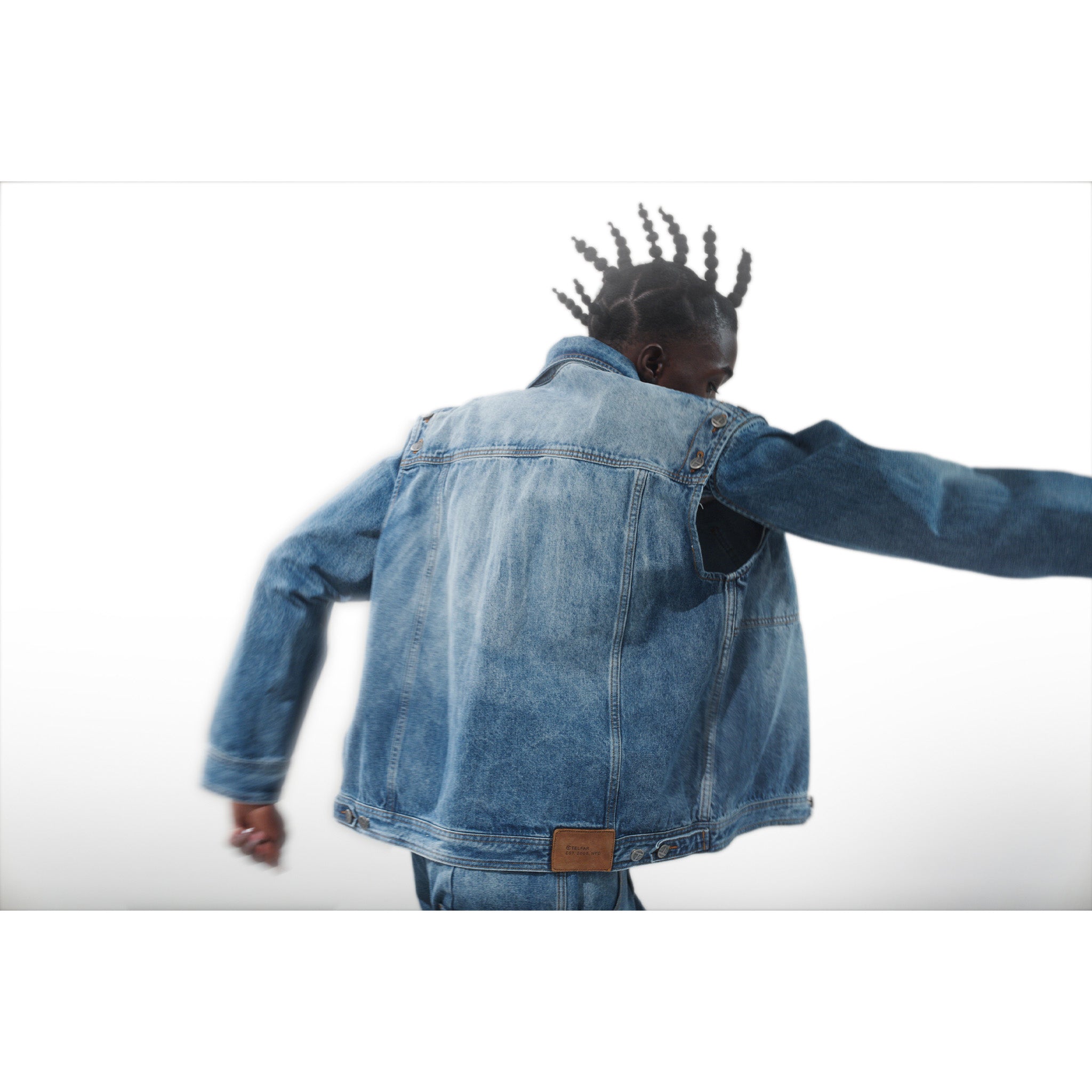 MixedDenimLooksStringout_NotTorn_230307SI.01_23_38_13.Still550