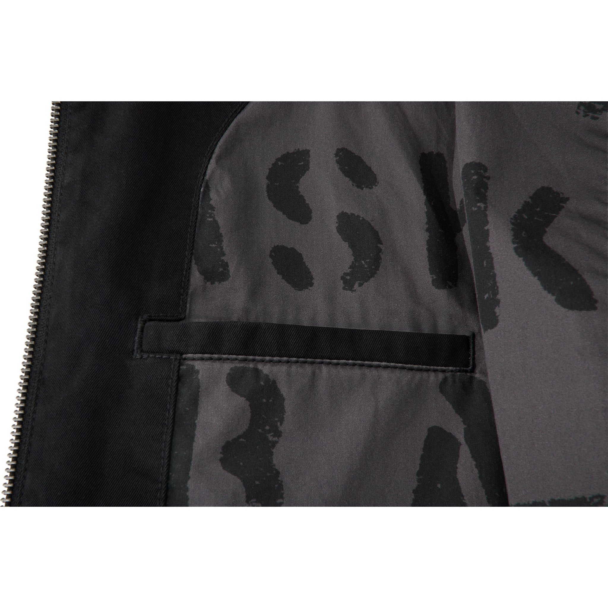 TELFAR-LONG-WORK-JACKET-BLACK-INTERIOR-DETAIL-01
