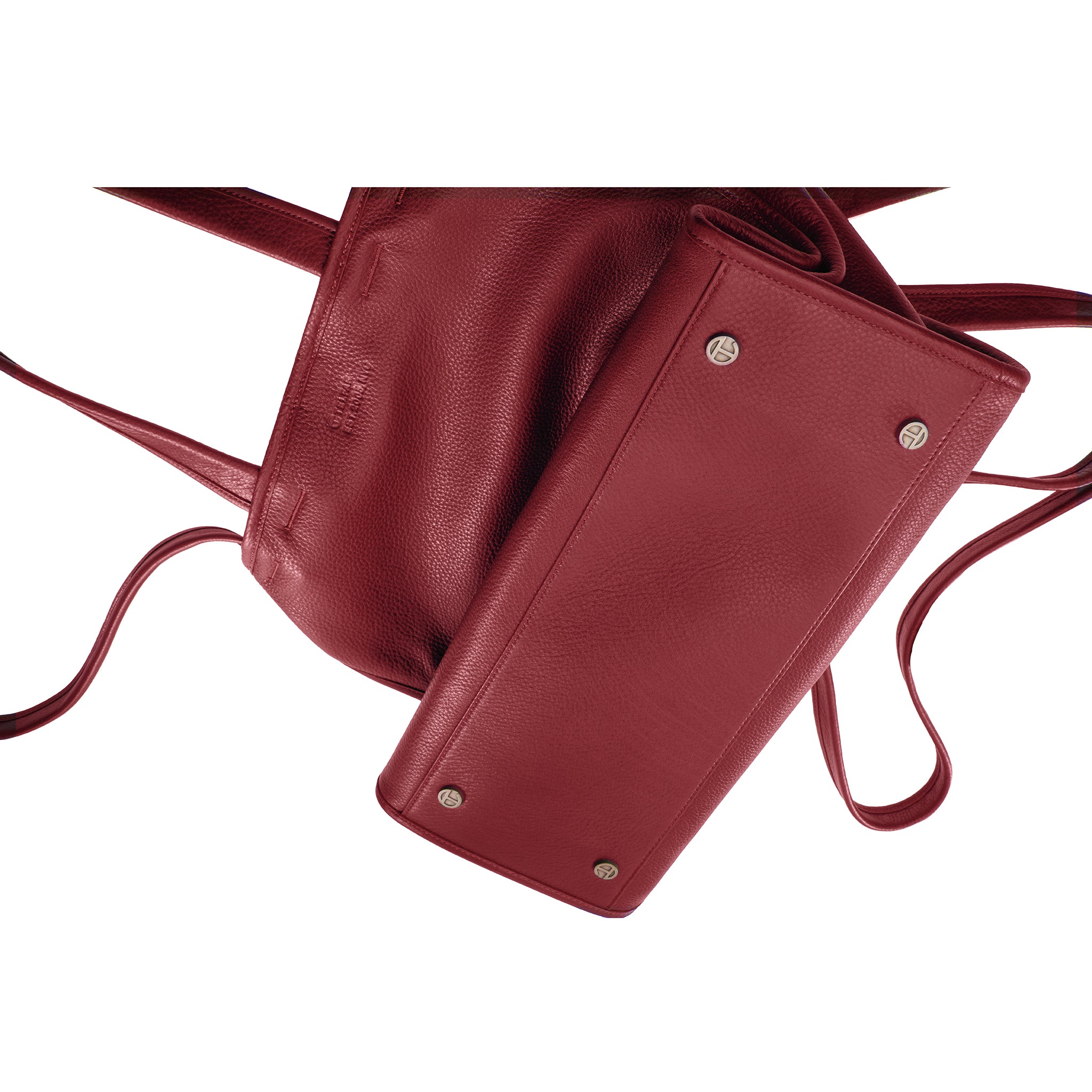TELFAR-MEDIUM-CARRY-BAG-OXBLOOD-FEET-DETAIL