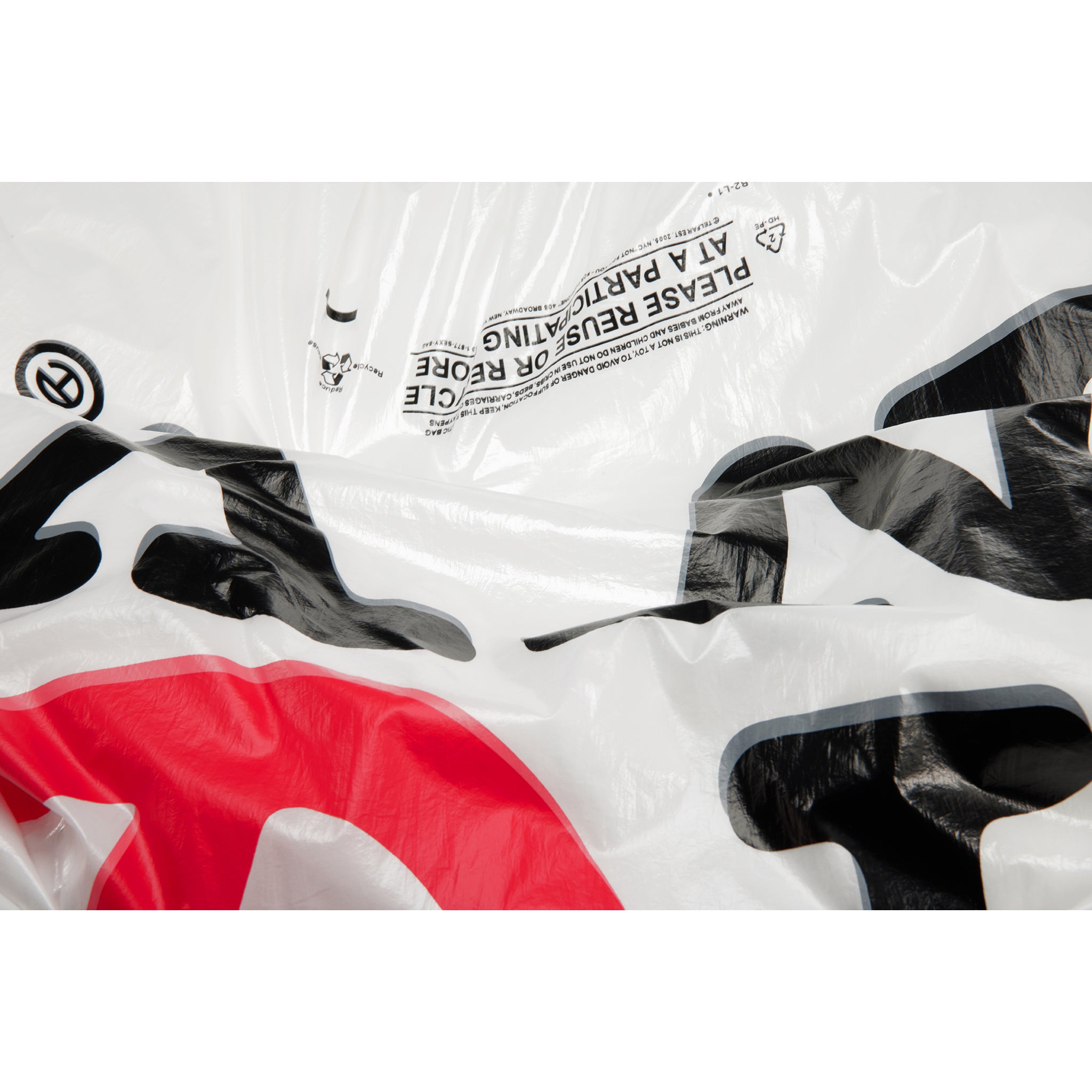 TELFAR-MEDIUM-NEW-YORK-PLASTIC-BAG-WHITE-DETAIL-02-1