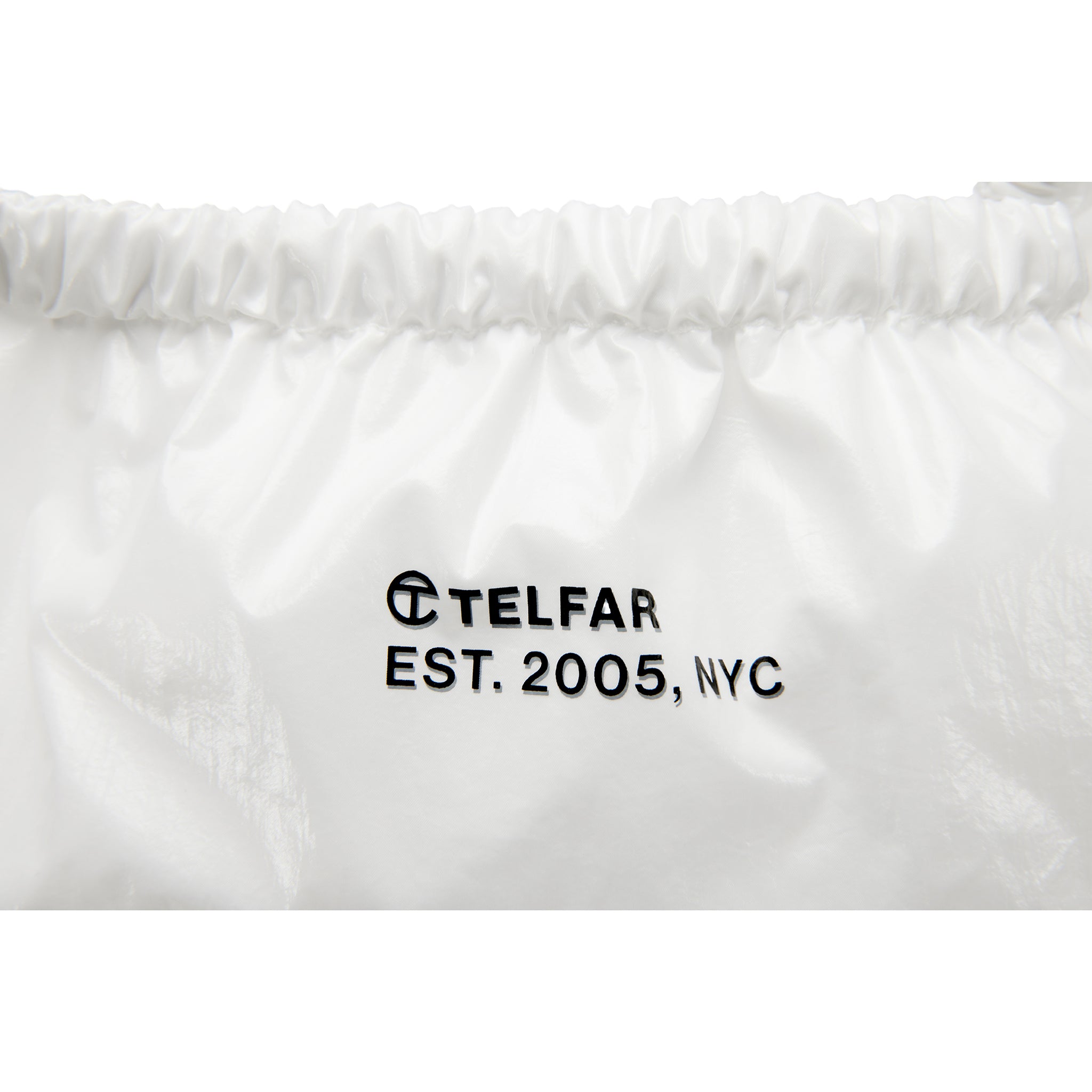 TELFAR-MEDIUM-NEW-YORK-PLASTIC-BAG-WHITE-LOGO-DETAIL-1