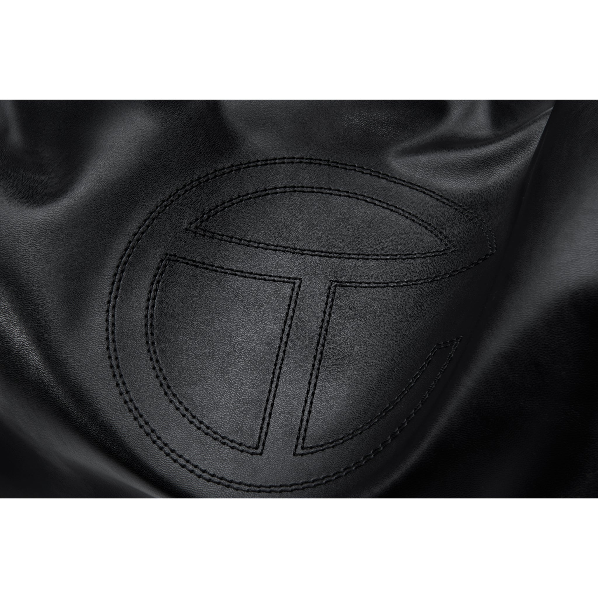 TELFAR-TIE-BAG-BLACK-LOGO-DETAIL_ef679618-6730-48b2-a0ef-54bd31e71389-1