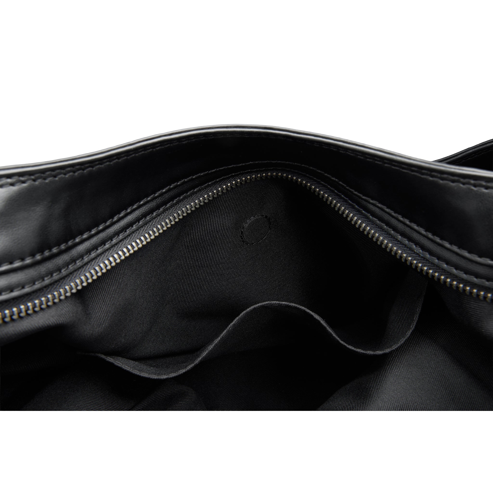 TELFAR-TIE-BAG-BLACK-MAGNET-DETAIL_22995bf8-da4f-432a-8421-2ac9f6633cbd-1
