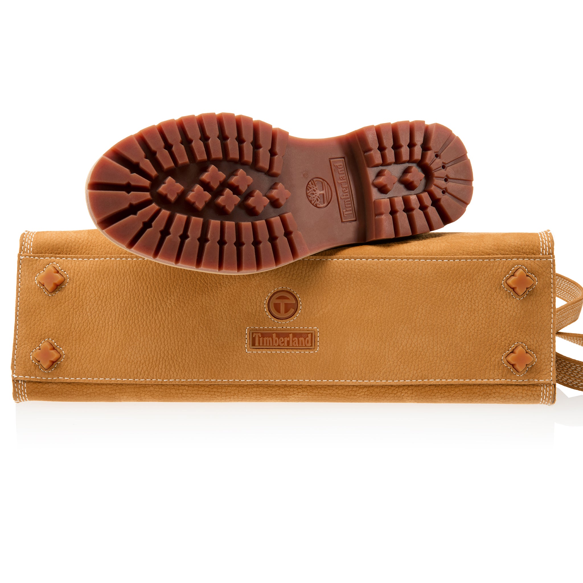 TELFAR-TIMBERLAND-MEDIUM-SHOPPER-WHEAT-FEET-DETAIL-01